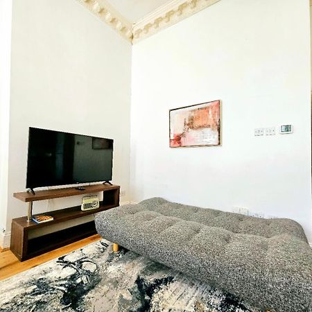 Charming Home With Private Balcony, On 1St Floor, With 2 Bathrooms, 3 Min Walk To Earl'S Court Station 런던 외부 사진