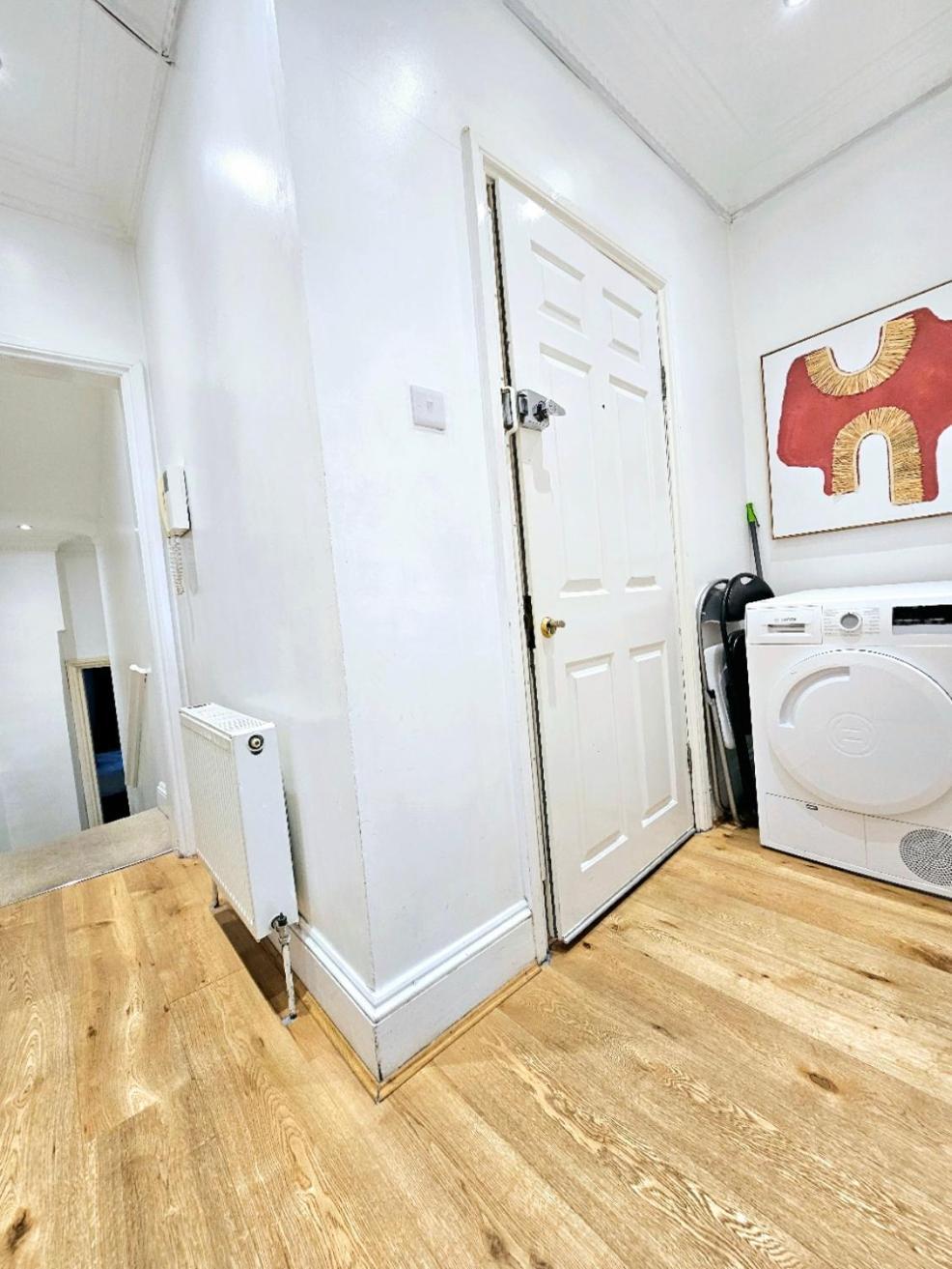 Charming Home With Private Balcony, On 1St Floor, With 2 Bathrooms, 3 Min Walk To Earl'S Court Station 런던 외부 사진
