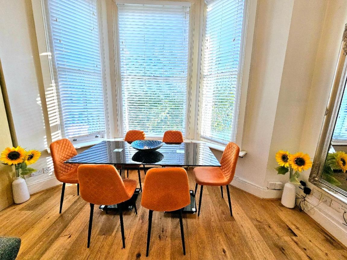 Charming Home With Private Balcony, On 1St Floor, With 2 Bathrooms, 3 Min Walk To Earl'S Court Station 런던 외부 사진