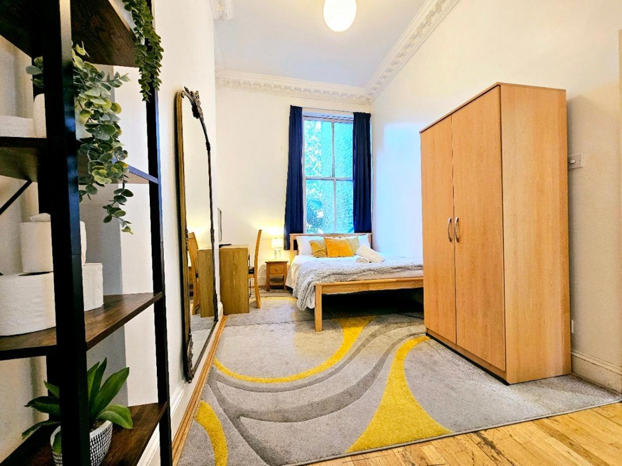 Charming Home With Private Balcony, On 1St Floor, With 2 Bathrooms, 3 Min Walk To Earl'S Court Station 런던 외부 사진