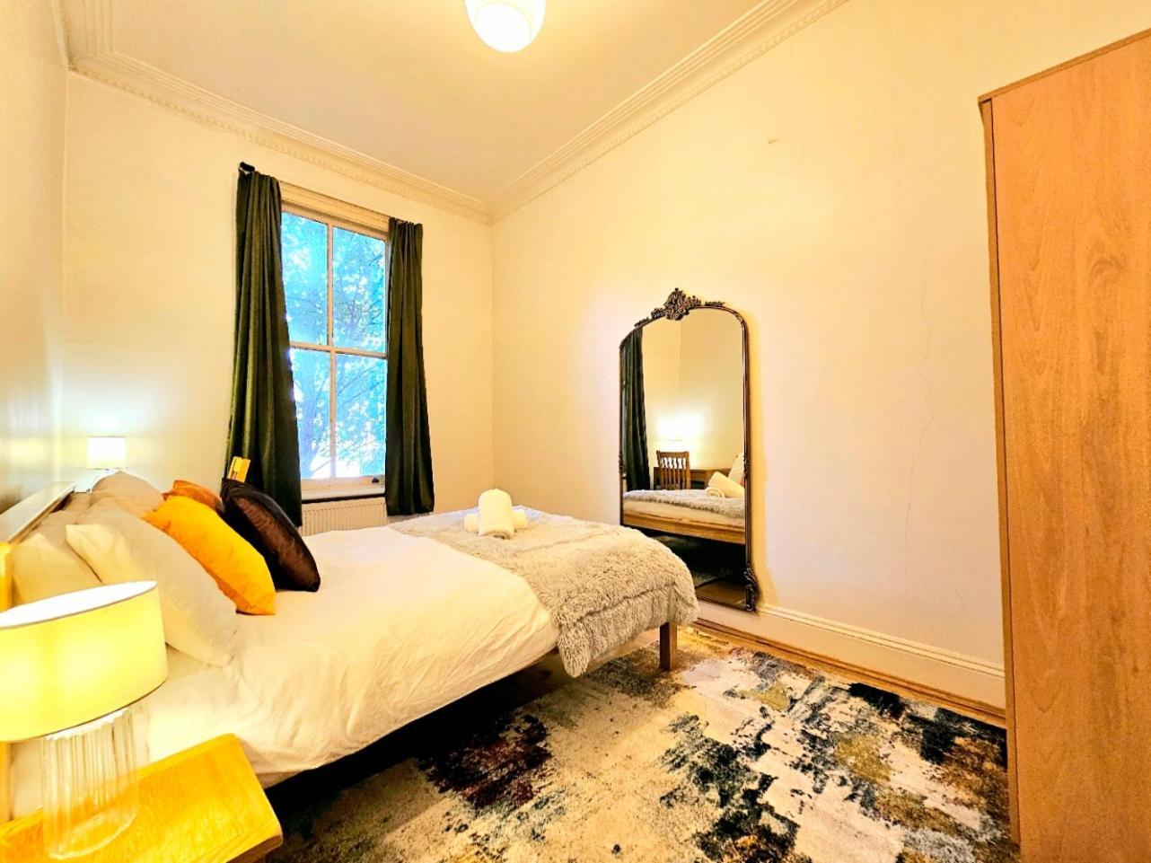 Charming Home With Private Balcony, On 1St Floor, With 2 Bathrooms, 3 Min Walk To Earl'S Court Station 런던 외부 사진