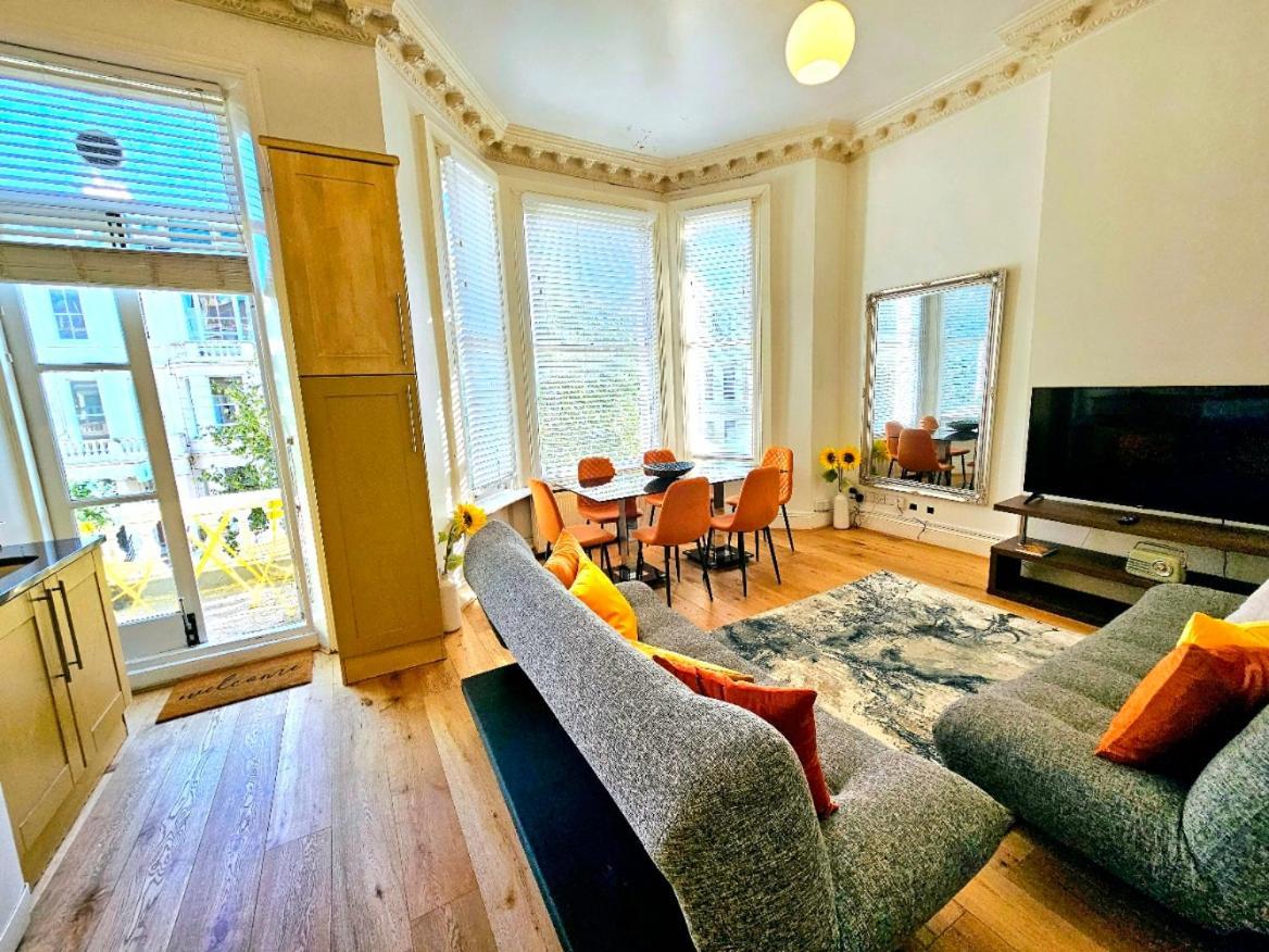 Charming Home With Private Balcony, On 1St Floor, With 2 Bathrooms, 3 Min Walk To Earl'S Court Station 런던 외부 사진