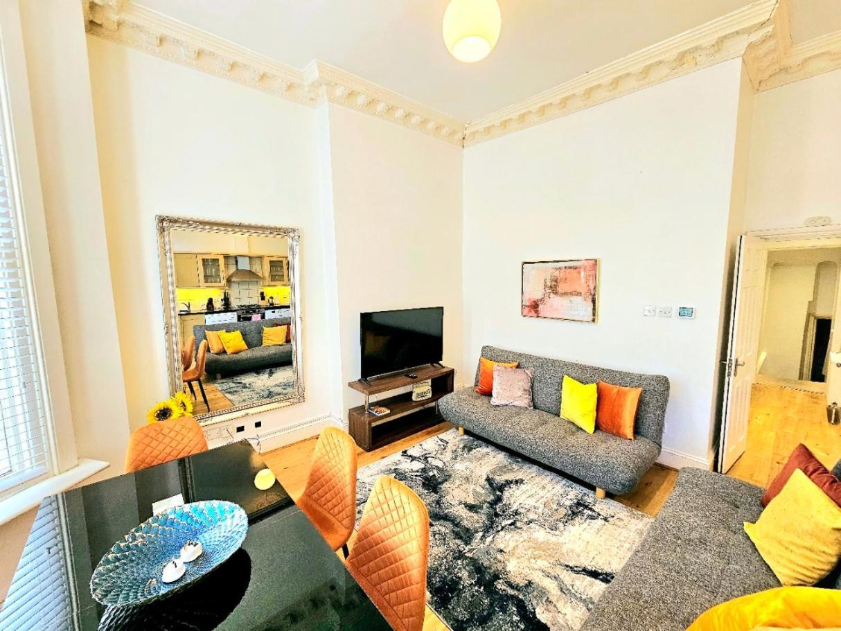 Charming Home With Private Balcony, On 1St Floor, With 2 Bathrooms, 3 Min Walk To Earl'S Court Station 런던 외부 사진