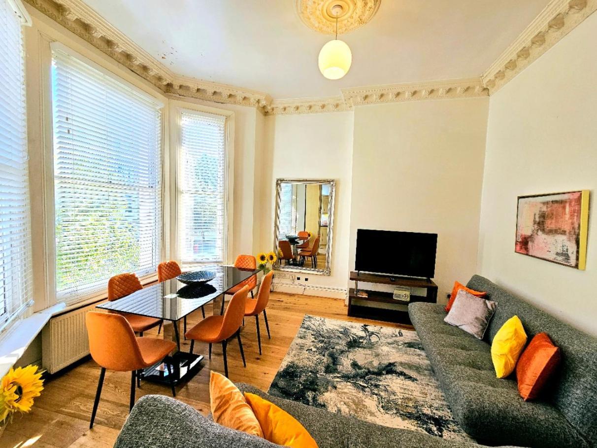 Charming Home With Private Balcony, On 1St Floor, With 2 Bathrooms, 3 Min Walk To Earl'S Court Station 런던 외부 사진